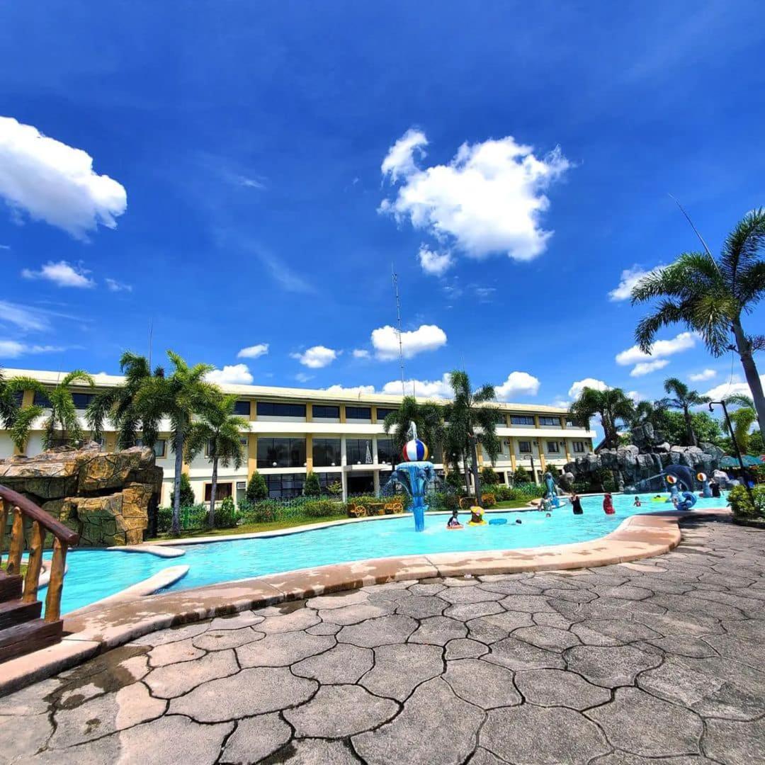 Klir Waterpark Resort And Hotels Guiguinto Exterior photo